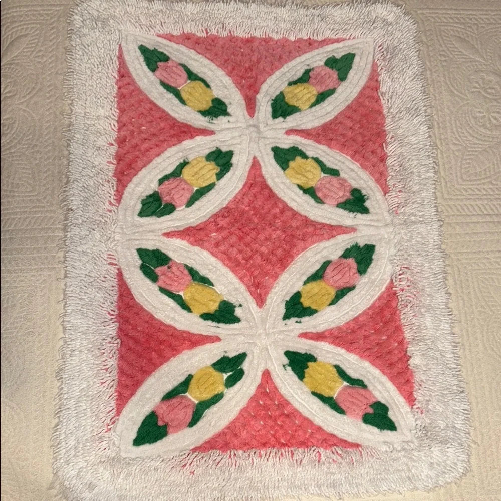 Chenille Floral Pattern Bath Mat - Pink and White vintage